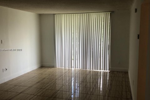 Condo in Miami, Florida, 2 bedrooms  № 1952664 - photo 4
