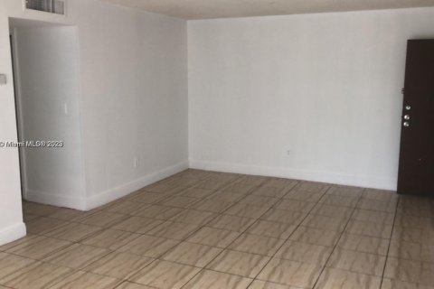 Condo in Miami, Florida, 2 bedrooms  № 1952664 - photo 5