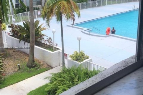 Condo in Miami, Florida, 2 bedrooms  № 1952664 - photo 14