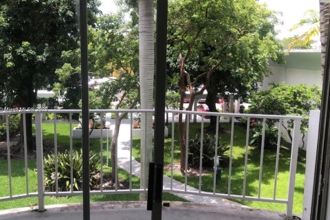 Condo in Miami, Florida, 2 bedrooms  № 1952664 - photo 13