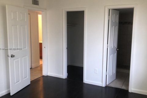 Condo in Miami, Florida, 2 bedrooms  № 1952664 - photo 6