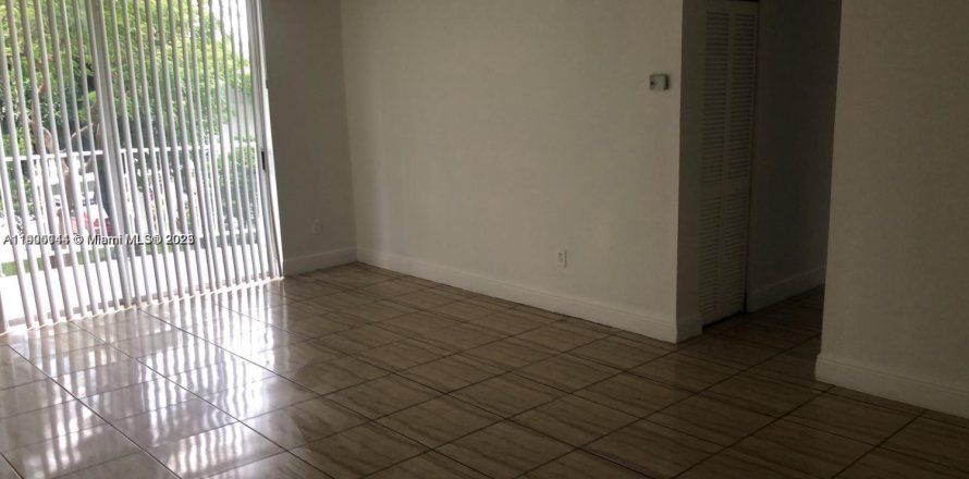 Condo in Miami, Florida, 2 bedrooms  № 1952664