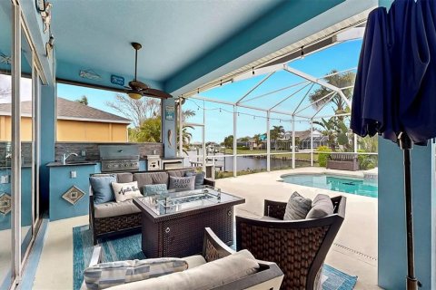 House in Apollo Beach, Florida 5 bedrooms, 273.5 sq.m. № 1556533 - photo 11