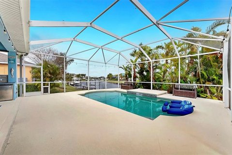 House in Apollo Beach, Florida 5 bedrooms, 273.5 sq.m. № 1556533 - photo 7