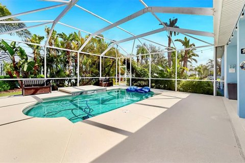 House in Apollo Beach, Florida 5 bedrooms, 273.5 sq.m. № 1556533 - photo 6