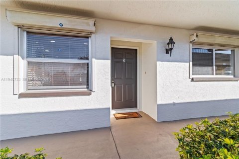 Купить кондоминиум в Кейп-Корал, Флорида 2 спальни, 98.57м2, № 2061384 - фото 5