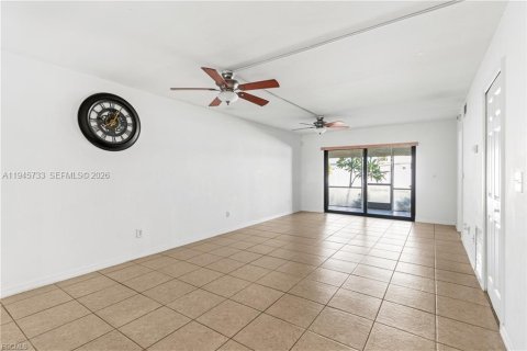 Купить кондоминиум в Кейп-Корал, Флорида 2 спальни, 98.57м2, № 2061384 - фото 19