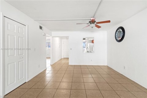 Купить кондоминиум в Кейп-Корал, Флорида 2 спальни, 98.57м2, № 2061384 - фото 18