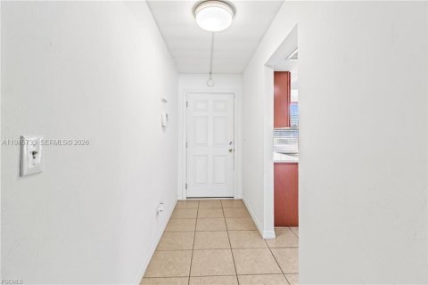 Купить кондоминиум в Кейп-Корал, Флорида 2 спальни, 98.57м2, № 2061384 - фото 6