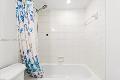 Купить кондоминиум в Кейп-Корал, Флорида 2 спальни, 98.57м2, № 2061384 - фото 16