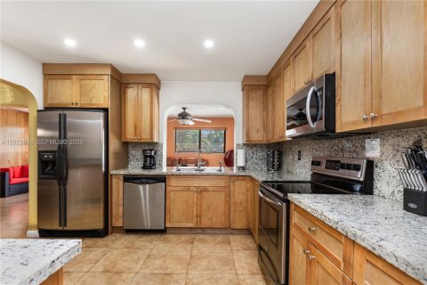 House in Pembroke Pines, Florida 4 bedrooms, 165.74 sq.m. № 2087002 - photo 20