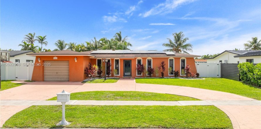 House in Pembroke Pines, Florida 4 bedrooms, 165.74 sq.m. № 2087002