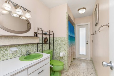 House in Pembroke Pines, Florida 4 bedrooms, 165.74 sq.m. № 2087002 - photo 10