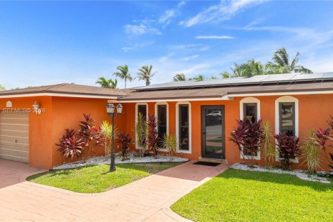 House in Pembroke Pines, Florida 4 bedrooms, 165.74 sq.m. № 2087002 - photo 30