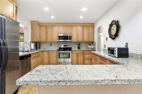 House in Pembroke Pines, Florida 4 bedrooms, 165.74 sq.m. № 2087002 - photo 19