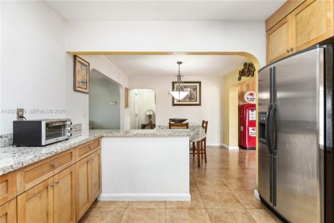 House in Pembroke Pines, Florida 4 bedrooms, 165.74 sq.m. № 2087002 - photo 21