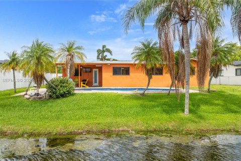 House in Pembroke Pines, Florida 4 bedrooms, 165.74 sq.m. № 2087002 - photo 5
