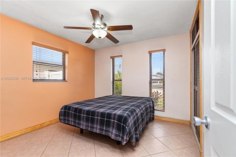 House in Pembroke Pines, Florida 4 bedrooms, 165.74 sq.m. № 2087002 - photo 6