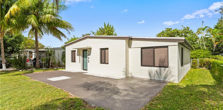 Villa ou maison à North Miami Beach, Floride 3 chambres, 109.16 m2 № 1972742