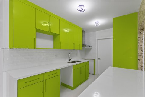 Villa ou maison à vendre à North Miami Beach, Floride: 3 chambres, 109.16 m2 № 1972742 - photo 10