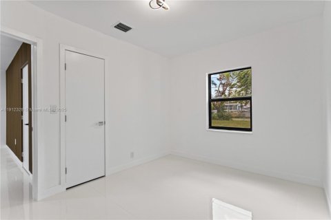 Villa ou maison à vendre à North Miami Beach, Floride: 3 chambres, 109.16 m2 № 1972742 - photo 17