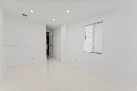 Villa ou maison à vendre à North Miami Beach, Floride: 3 chambres, 109.16 m2 № 1972742 - photo 22