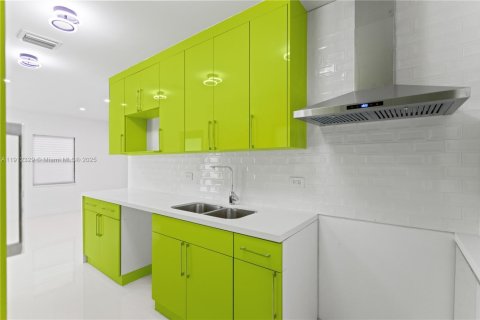 Villa ou maison à vendre à North Miami Beach, Floride: 3 chambres, 109.16 m2 № 1972742 - photo 12