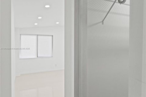 Villa ou maison à vendre à North Miami Beach, Floride: 3 chambres, 109.16 m2 № 1972742 - photo 24