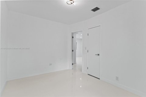 Villa ou maison à vendre à North Miami Beach, Floride: 3 chambres, 109.16 m2 № 1972742 - photo 16