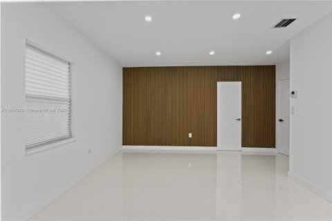 Villa ou maison à vendre à North Miami Beach, Floride: 3 chambres, 109.16 m2 № 1972742 - photo 6