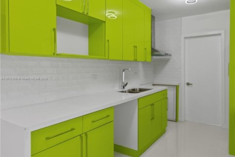 Villa ou maison à vendre à North Miami Beach, Floride: 3 chambres, 109.16 m2 № 1972742 - photo 9