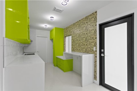 Villa ou maison à vendre à North Miami Beach, Floride: 3 chambres, 109.16 m2 № 1972742 - photo 11