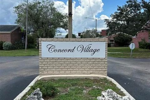 Condo in Saint Petersburg, Florida, 1 bedroom № 2403663 - photo 4