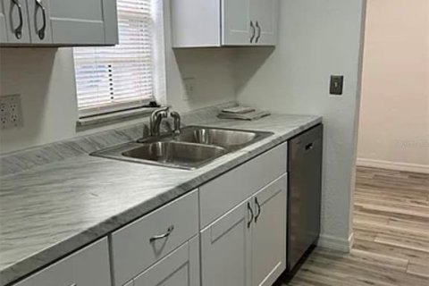 Condo in Saint Petersburg, Florida, 1 bedroom № 2403663 - photo 14
