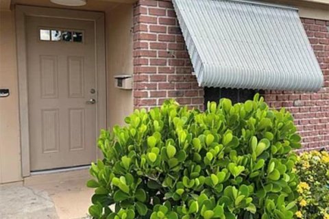 Condo in Saint Petersburg, Florida, 1 bedroom № 2403663 - photo 3