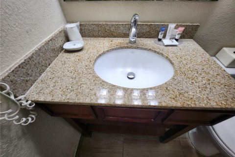 Copropriété à louer à Sunny Isles Beach, Floride: 33.44 m2 № 1729895 - photo 14