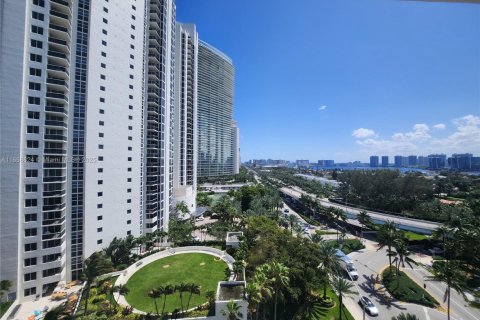 Copropriété à louer à Sunny Isles Beach, Floride: 33.44 m2 № 1729895 - photo 26