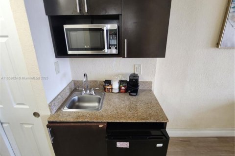 Copropriété à louer à Sunny Isles Beach, Floride: 33.44 m2 № 1729895 - photo 15