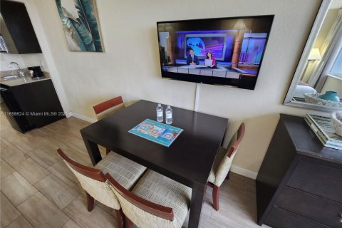 Copropriété à louer à Sunny Isles Beach, Floride: 33.44 m2 № 1729895 - photo 9