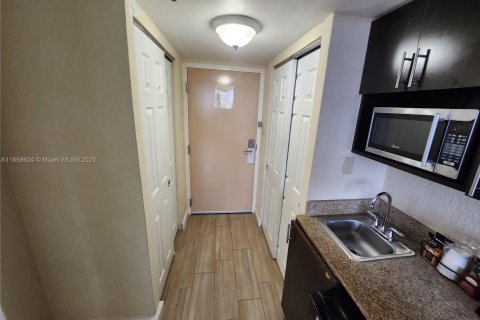 Copropriété à louer à Sunny Isles Beach, Floride: 33.44 m2 № 1729895 - photo 10