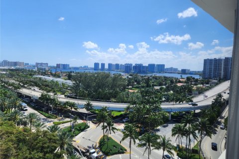 Copropriété à louer à Sunny Isles Beach, Floride: 33.44 m2 № 1729895 - photo 24