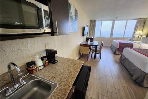 Copropriété à louer à Sunny Isles Beach, Floride: 33.44 m2 № 1729895 - photo 2