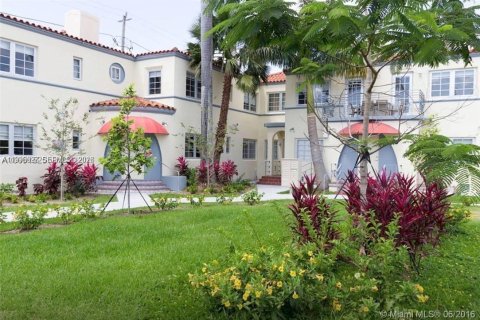 Apartamento en Miami Beach, Florida 2 dormitorios, 65.59 m2 № 2060687