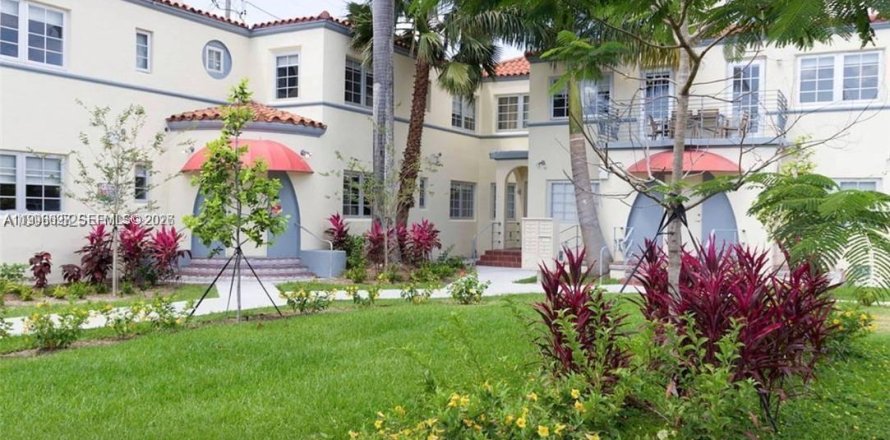 Apartment in Miami Beach, Florida 2 bedrooms, 65.59 sq.m. № 2060687