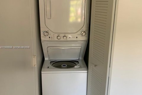 Apartment in Miami Beach, Florida 2 bedrooms, 65.59 sq.m. № 2060687 - photo 9