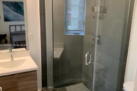 Apartment in Miami Beach, Florida 2 bedrooms, 65.59 sq.m. № 2060687 - photo 5