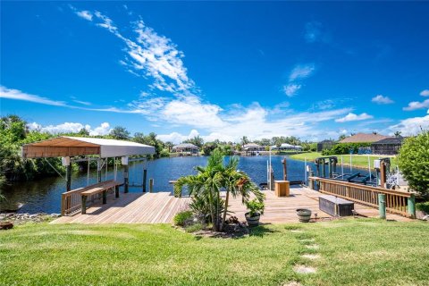 House in Port Charlotte, Florida 3 bedrooms, 161.93 sq.m. № 1837427 - photo 20