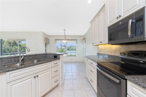 House in Port Charlotte, Florida 3 bedrooms, 161.93 sq.m. № 1837427 - photo 12