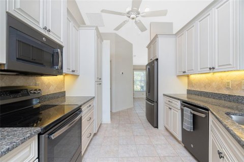 House in Port Charlotte, Florida 3 bedrooms, 161.93 sq.m. № 1837427 - photo 10