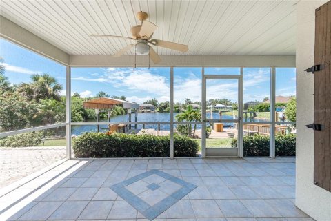 House in Port Charlotte, Florida 3 bedrooms, 161.93 sq.m. № 1837427 - photo 15